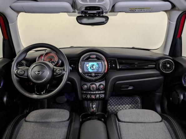 Mini Hatch III (F55/F56) Рестайлинг с пробегом 2019 года, цена 1 850 000 рублей, 107800 км, хэтчбек, Автокод Объявления