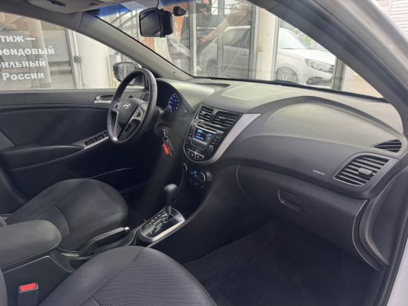 Hyundai Solaris I Рестайлинг с пробегом 2015 года, цена 1 085 000 рублей, 122146 км, седан, Автокод Объявления