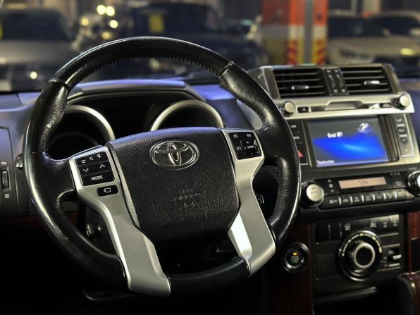 Toyota Land Cruiser Prado 150 Series Рестайлинг 1 с пробегом 2014 года, цена 2 740 000 рублей, 329006 км, внедорожник, Автокод Объявления