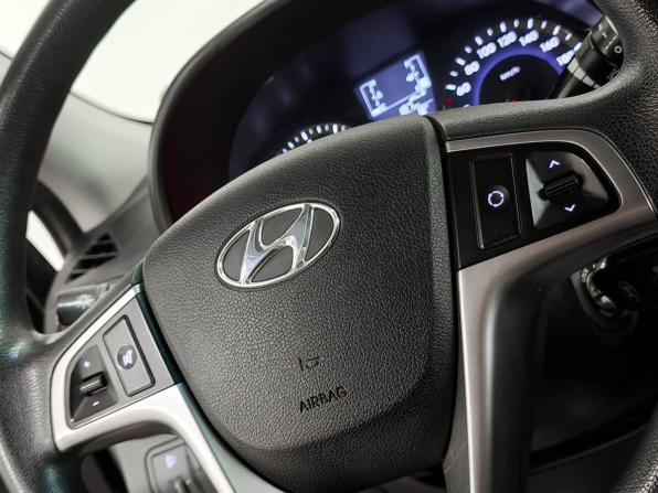 Hyundai Solaris I Рестайлинг с пробегом 2015 года, цена 687 800 рублей, 242540 км, седан, Автокод Объявления