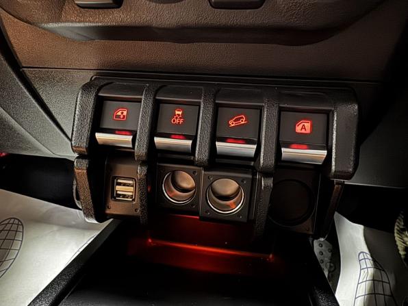 Suzuki Jimny IV с пробегом 2022 года, цена 2 550 000 рублей, 28878 км, внедорожник, Автокод Объявления