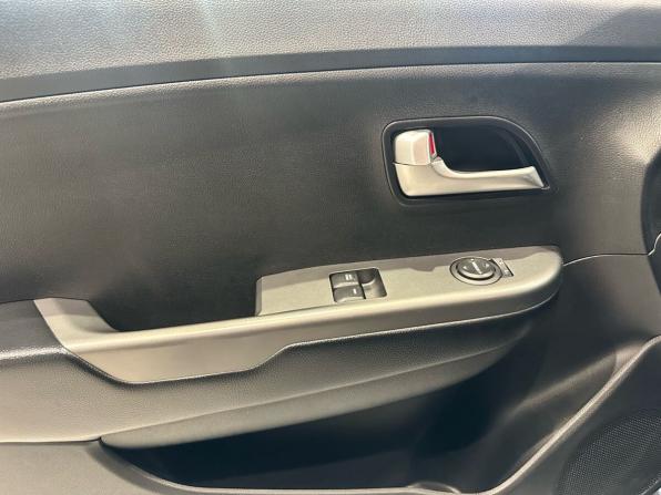 Kia Rio III Рестайлинг с пробегом 2015 года, цена 945 000 рублей, 100802 км, седан, Автокод Объявления