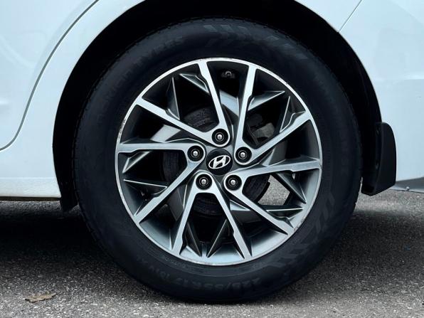 Hyundai Elantra VI (AD) Рестайлинг с пробегом 2019 года, цена 1 259 600 рублей, 188435 км, седан, Автокод Объявления