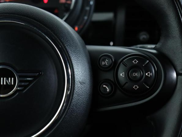 Mini Hatch III (F55/F56) Рестайлинг с пробегом 2019 года, цена 1 947 800 рублей, 50000 км, хэтчбек, Автокод Объявления