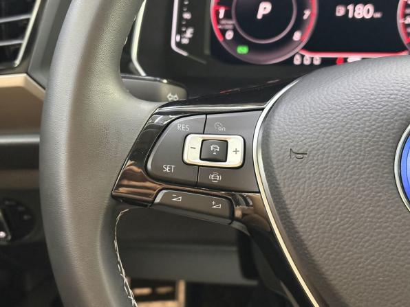Volkswagen Jetta VII с пробегом 2021 года, цена 2 495 000 рублей, 46413 км, седан, Автокод Объявления