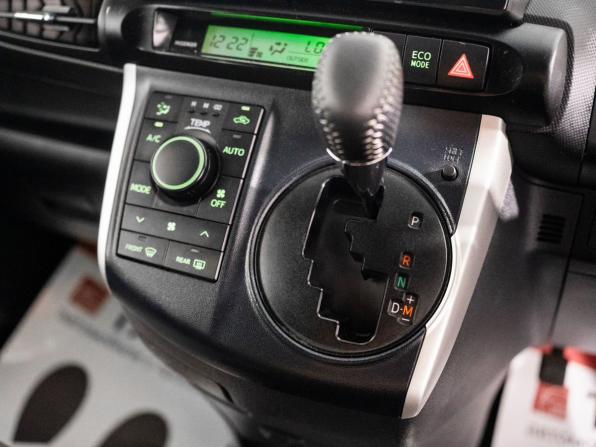 Toyota Wish II с пробегом 2011 года, цена 1 275 000 рублей, 174028 км, минивэн, Автокод Объявления