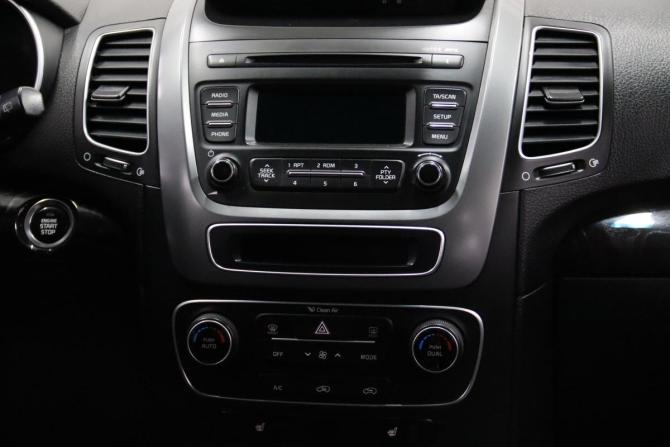 Kia Sorento II Рестайлинг с пробегом 2017 года, цена 1 795 950 рублей, 212212 км, внедорожник, Автокод Объявления