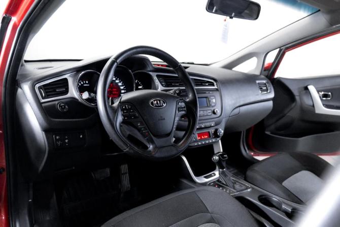 Kia Ceed II Рестайлинг с пробегом 2018 года, цена 1 399 000 рублей, 130092 км, хэтчбек, Автокод Объявления