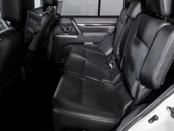 Mitsubishi Pajero IV Рестайлинг 2 с пробегом 2019 года, цена 3 575 000 рублей, 48523 км, внедорожник, Автокод Объявления
