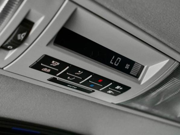 Volkswagen Multivan T5 Рестайлинг с пробегом 2012 года, цена 2 690 000 рублей, 212143 км, минивэн, Автокод Объявления