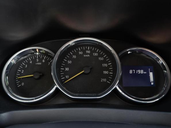 Renault Sandero II Рестайлинг с пробегом 2018 года, цена 950 000 рублей, 87198 км, хэтчбек, Автокод Объявления
