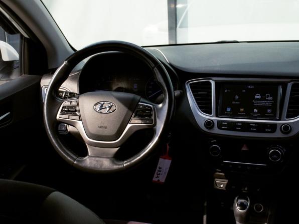 Hyundai Solaris II с пробегом 2019 года, цена 1 329 000 рублей, 129038 км, седан, Автокод Объявления
