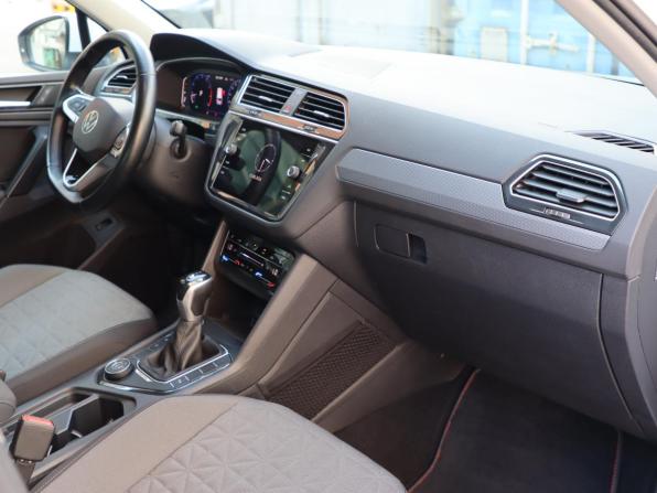 Volkswagen Tiguan II Рестайлинг с пробегом 2021 года, цена 2 790 000 рублей, 100228 км, внедорожник, Автокод Объявления
