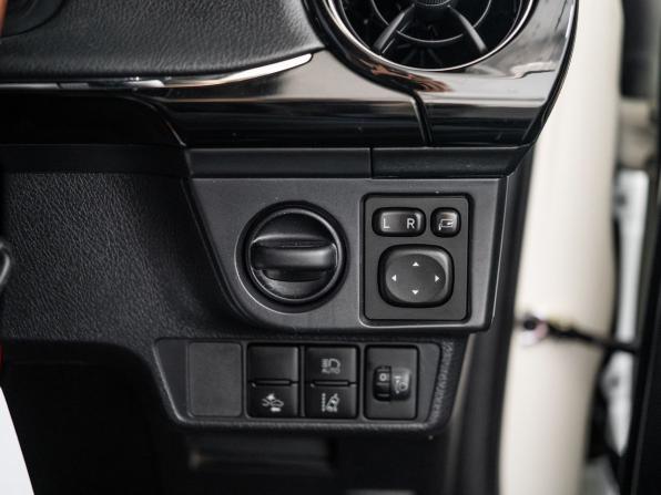Toyota Corolla XI (E160 E170) Рестайлинг 2 с пробегом 2019 года, цена 1 300 000 рублей, 89457 км, универсал, Автокод Объявления