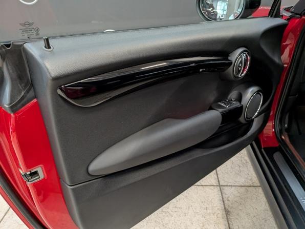Mini Hatch III (F55/F56) Рестайлинг с пробегом 2020 года, цена 2 350 000 рублей, 51000 км, хэтчбек, Автокод Объявления