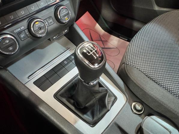 Skoda Octavia III (A7) с пробегом 2015 года, цена 1 290 000 рублей, 157560 км, лифтбек, Автокод Объявления