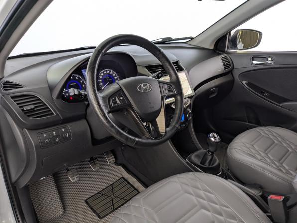 Hyundai Solaris I с пробегом 2013 года, цена 900 000 рублей, 71397 км, седан, Автокод Объявления