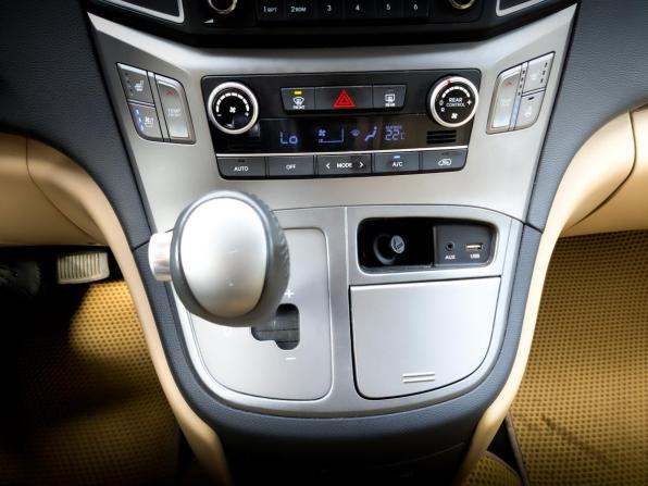 Hyundai H-1 II Рестайлинг 2 с пробегом 2021 года, цена 3 700 000 рублей, 73071 км, минивэн, Автокод Объявления
