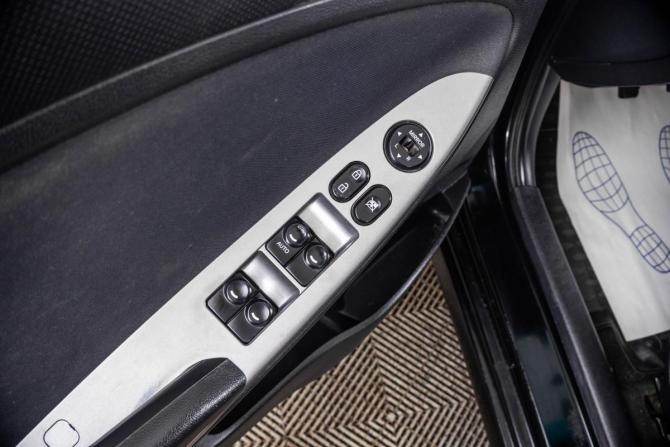 Hyundai Solaris I Рестайлинг с пробегом 2015 года, цена 849 000 рублей, 173000 км, седан, Автокод Объявления