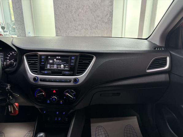 Hyundai Solaris II с пробегом 2018 года, цена 1 095 000 рублей, 132471 км, седан, Автокод Объявления