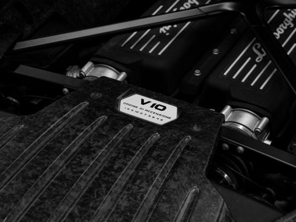 Lamborghini Huracán I с пробегом 2015 года, цена 18 500 000 рублей, 14117 км, купе, Автокод Объявления