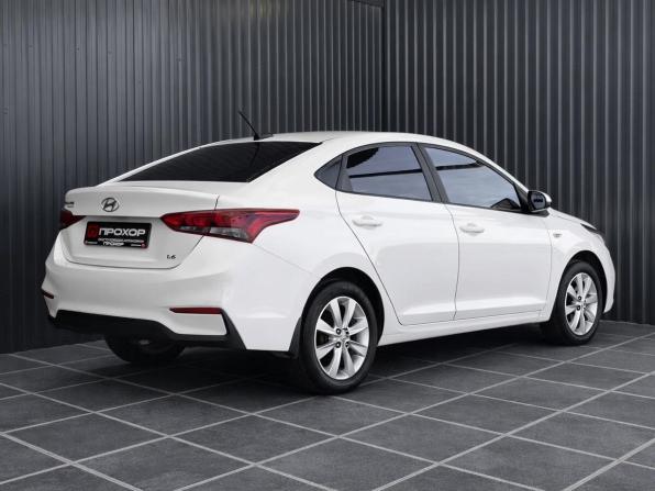 Hyundai Solaris II с пробегом 2017 года, цена 1 282 999 рублей, 98327 км, седан, Автокод Объявления