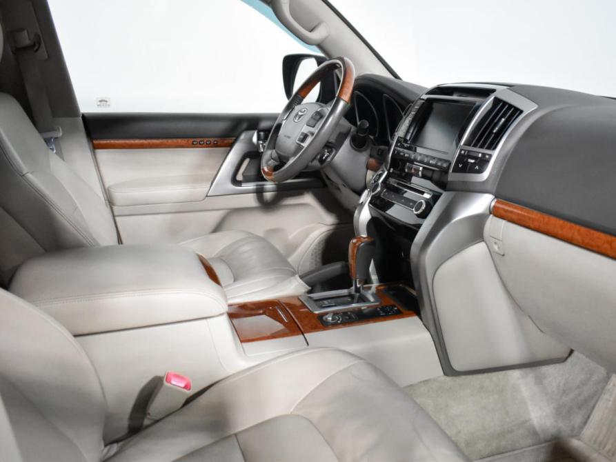 Toyota Land Cruiser 200 Series Рестайлинг 1 Санкт-Петербург  - изображение 17