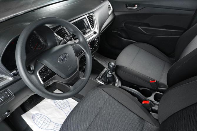 Hyundai Solaris II с пробегом 2019 года, цена 1 379 000 рублей, 121044 км, седан, Автокод Объявления