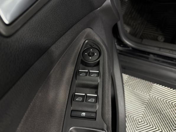 Ford C-MAX II Рестайлинг с пробегом 2019 года, цена 1 300 000 рублей, 170000 км, компактвэн, Автокод Объявления