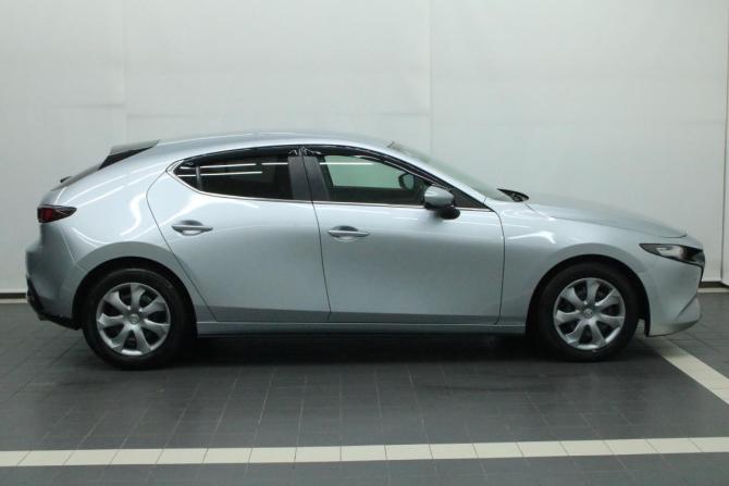 Mazda 3 IV (BP) с пробегом 2021 года, цена 1 395 000 рублей, 132156 км, хэтчбек, Автокод Объявления