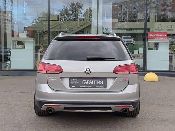 Volkswagen Golf VII Рестайлинг с пробегом 2017 года, цена 1 899 000 рублей, 83199 км, универсал, Автокод Объявления