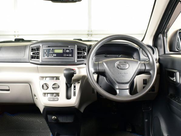 Daihatsu Mira e:S II с пробегом 2019 года, цена 735 995 рублей, 67305 км, хэтчбек, Автокод Объявления