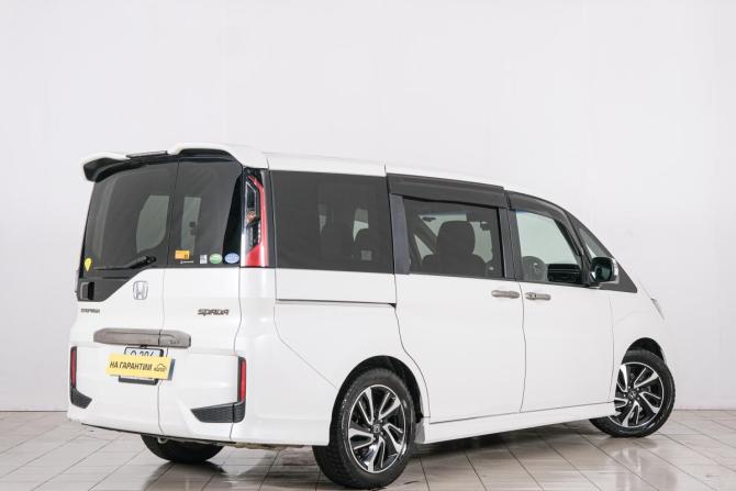 Honda Stepwgn V с пробегом 2015 года, цена 1 729 000 рублей, 198000 км, минивэн, Автокод Объявления
