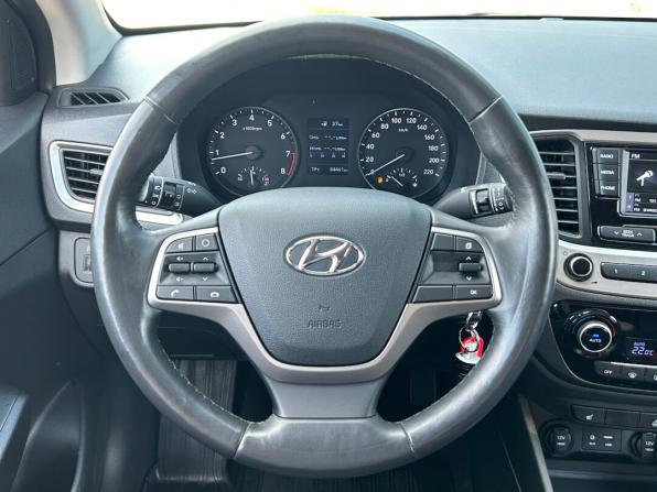 Hyundai Solaris II с пробегом 2018 года, цена 1 300 000 рублей, 84461 км, седан, Автокод Объявления