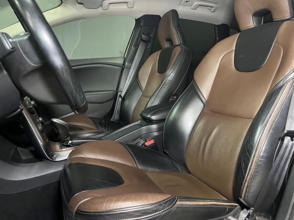 Volvo V40 II с пробегом 2013 года, цена 1 250 000 рублей, 157813 км, хэтчбек, Автокод Объявления