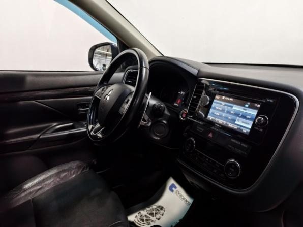 Mitsubishi Outlander III Рестайлинг 2 с пробегом 2015 года, цена 1 729 000 рублей, 204120 км, внедорожник, Автокод Объявления
