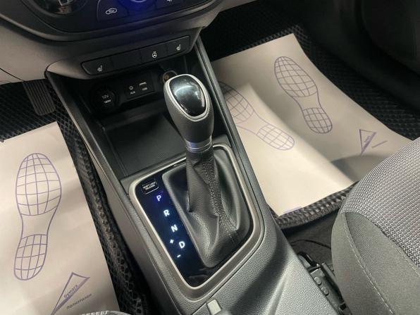 Hyundai Solaris II с пробегом 2018 года, цена 1 328 000 рублей, 92300 км, седан, Автокод Объявления