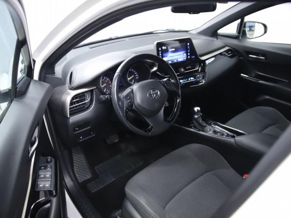 Toyota C-HR I Рестайлинг с пробегом 2019 года, цена 2 550 000 рублей, 65638 км, внедорожник, Автокод Объявления