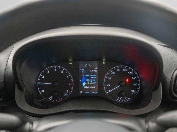 Toyota Yaris IV с пробегом 2021 года, цена 1 170 000 рублей, 109000 км, хэтчбек, Автокод Объявления
