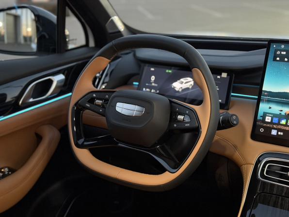 Geely Atlas II с пробегом 2026 года, цена 3 250 000 рублей, 25 км, внедорожник, Автокод Объявления