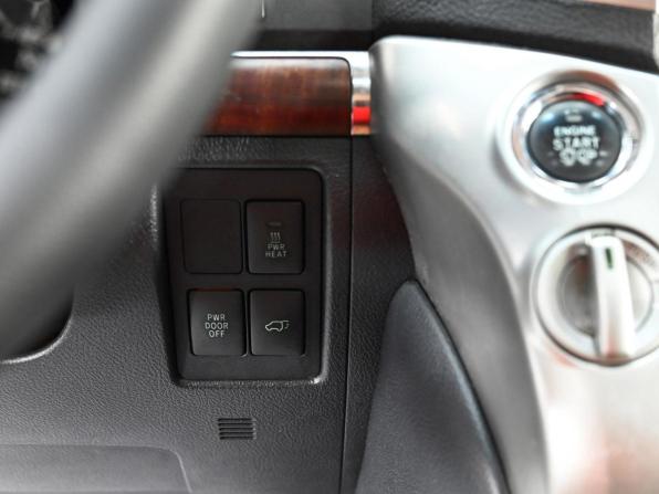Toyota Land Cruiser 200 Series Рестайлинг 1 с пробегом 2014 года, цена 2 299 000 рублей, 120678 км, внедорожник, Автокод Объявления