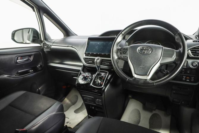 Toyota Noah III (R80) Рестайлинг с пробегом 2019 года, цена 2 799 000 рублей, 93000 км, минивэн, Автокод Объявления