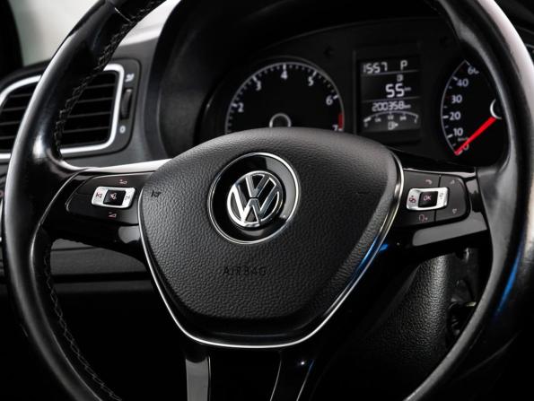 Volkswagen Polo V Рестайлинг с пробегом 2015 года, цена 999 000 рублей, 200357 км, седан, Автокод Объявления