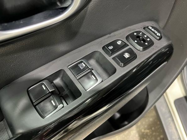 Kia Soul II Рестайлинг с пробегом 2017 года, цена 1 274 000 рублей, 164483 км, хэтчбек, Автокод Объявления