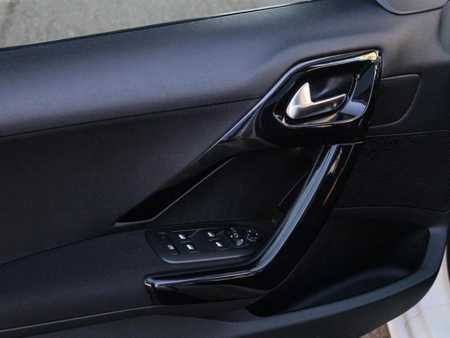 Peugeot 208 I Москва  - изображение 12