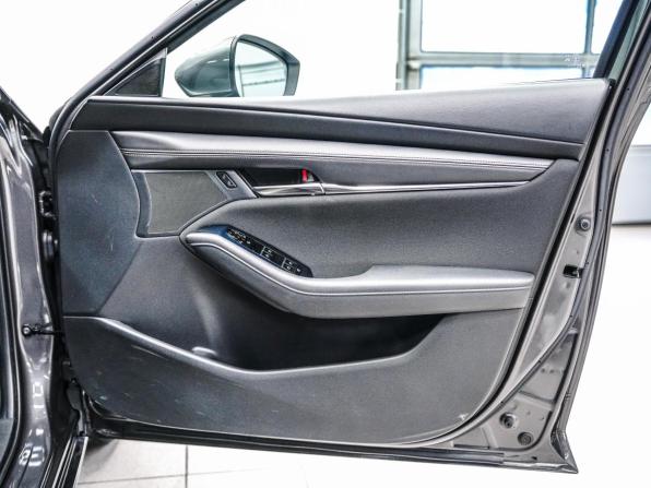 Mazda 3 IV (BP) с пробегом 2019 года, цена 1 710 000 рублей, 57889 км, хэтчбек, Автокод Объявления