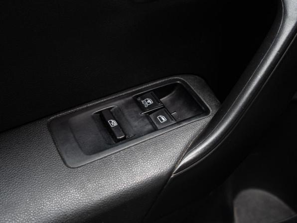 Volkswagen Polo V с пробегом 2015 года, цена 850 000 рублей, 214878 км, седан, Автокод Объявления