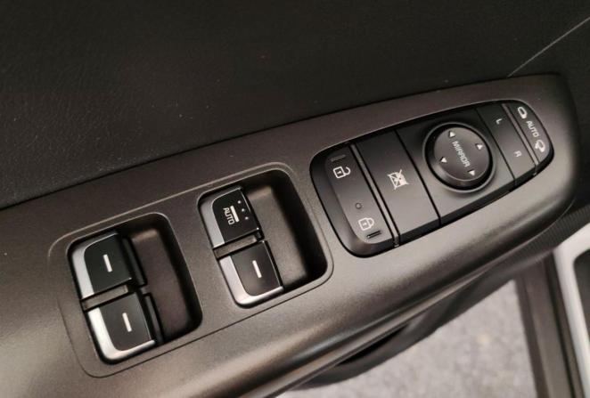 Kia Sportage IV Рестайлинг с пробегом 2018 года, цена 1 750 000 рублей, 215576 км, внедорожник, Автокод Объявления