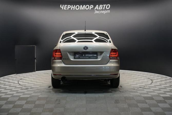Volkswagen Polo V Рестайлинг с пробегом 2016 года, цена 1 093 000 рублей, 220000 км, седан, Автокод Объявления