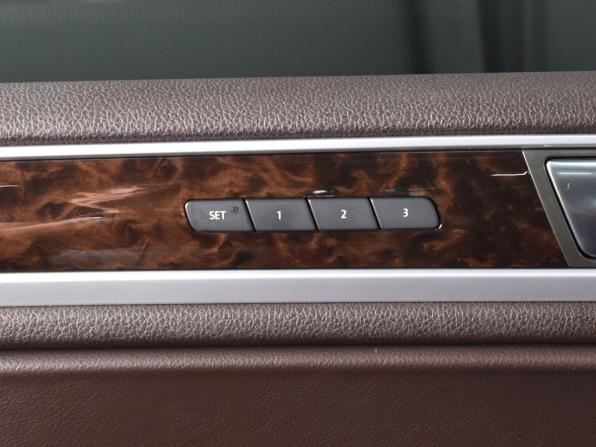 Volkswagen Touareg II с пробегом 2011 года, цена 1 979 995 рублей, 298439 км, внедорожник, Автокод Объявления